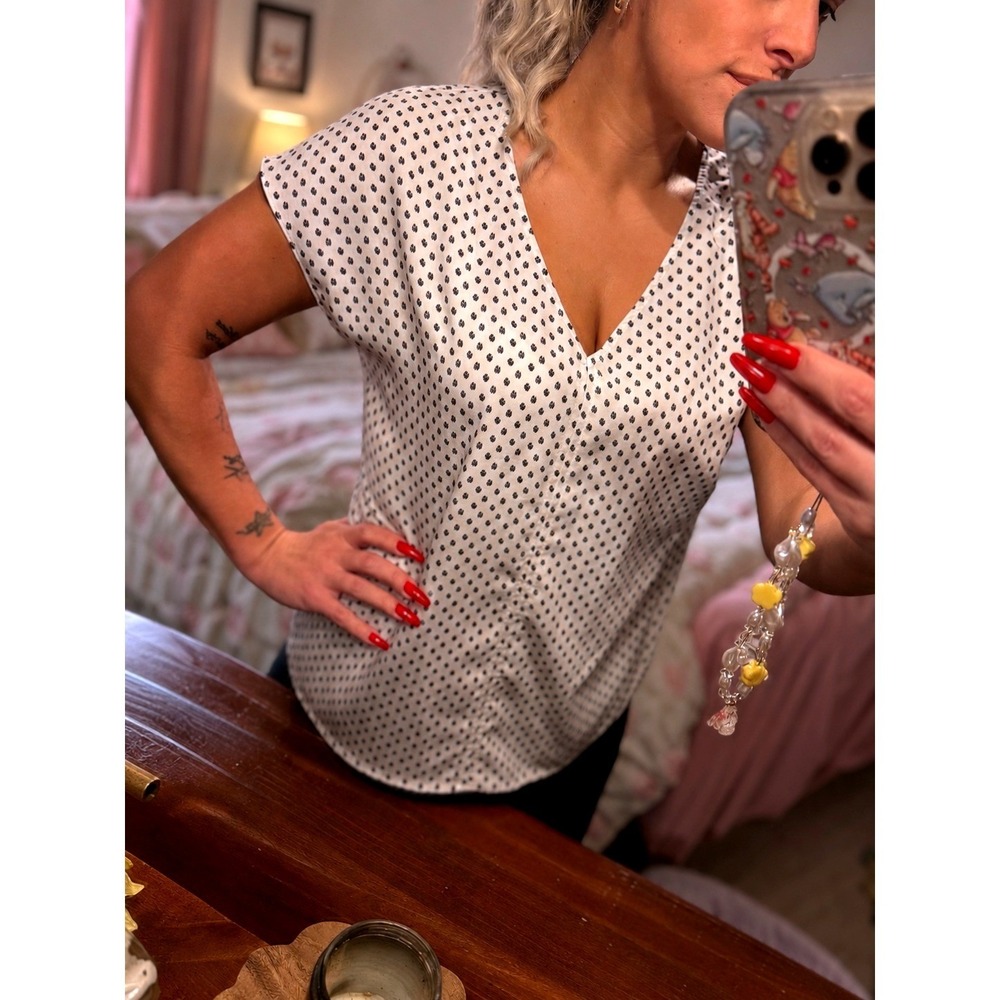 Hilary Radley Blouse Women Medium White Good V-Neck Cap Sleeve Geometric Dot Top